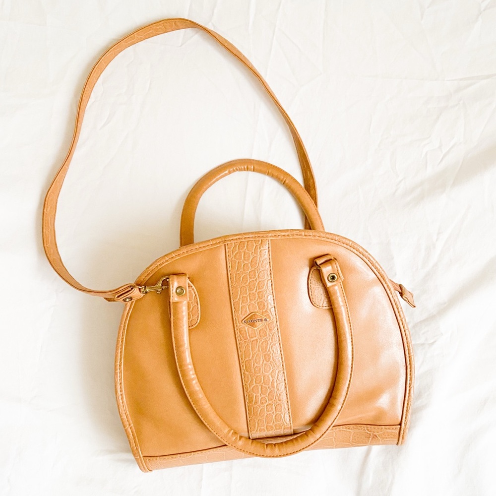 Ponte Vintage Handbag with Crossbody Strap 

• Tan 
• Crossbody Strap 
• Vintage